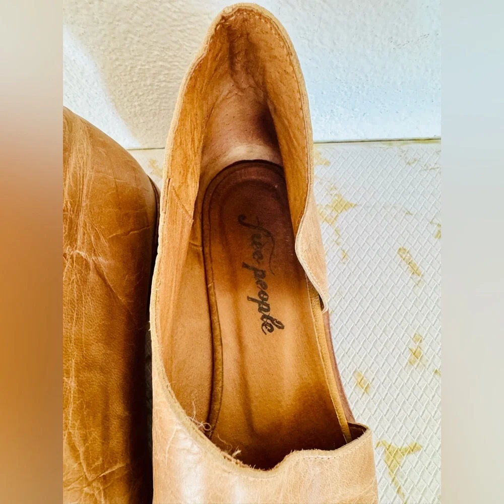 🔥🔥FINAL CLEARENACE 🔥🔥 FREE PEOPLE Tan Leather Royale Cut Out Flats - Picture 8 of 9